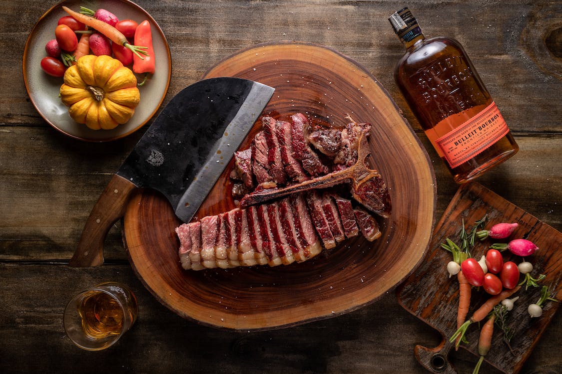 Hoe maak je de perfecte steak op een houtskoolbarbecue?
